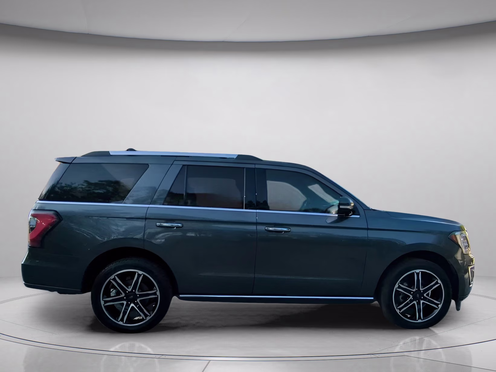 2021 Magnetic Metallic Ford Expedition Limited 4X4 SUV
