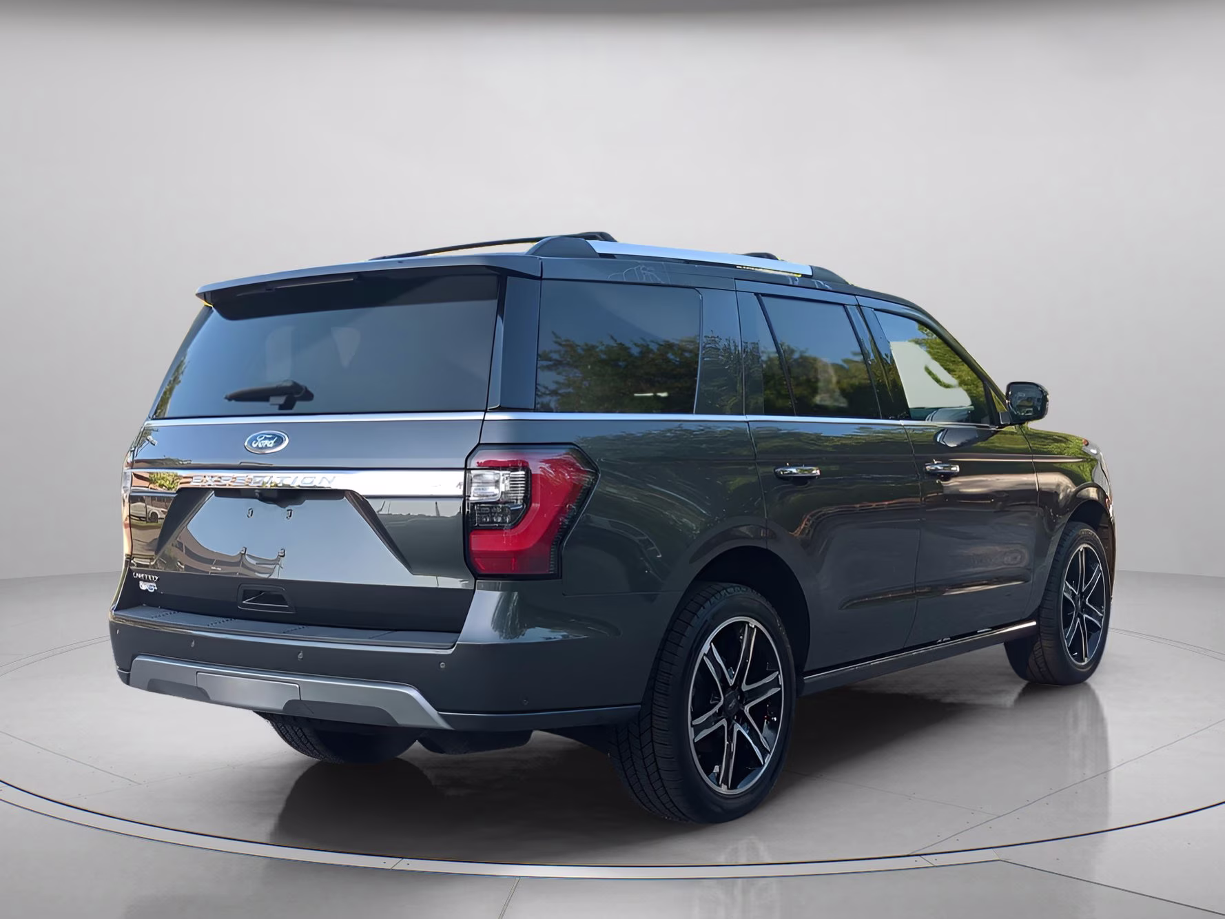 2021 Magnetic Metallic Ford Expedition Limited 4X4 SUV