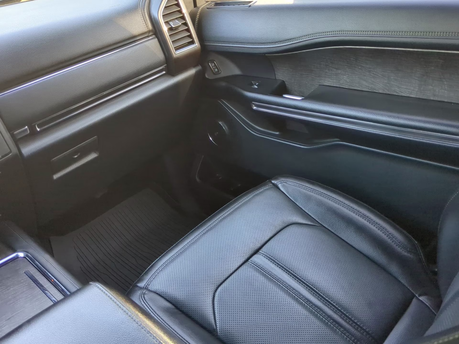 2021 Magnetic Metallic Ford Expedition Limited 4X4 SUV