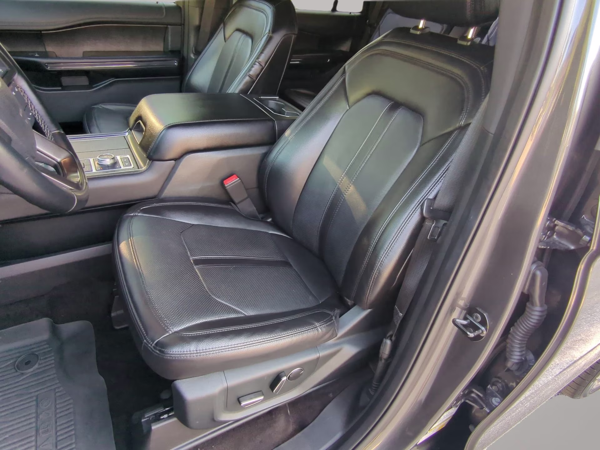 2021 Magnetic Metallic Ford Expedition Limited 4X4 SUV