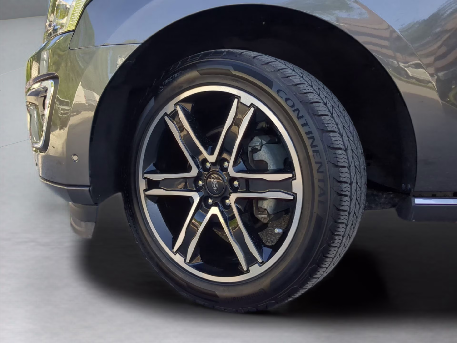2021 Magnetic Metallic Ford Expedition Limited 4X4 SUV