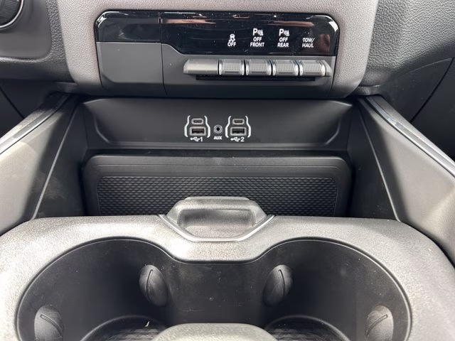 2026 Diamond Black Crystal Pearlcoat Ram 1500 Express 4X4 Truck