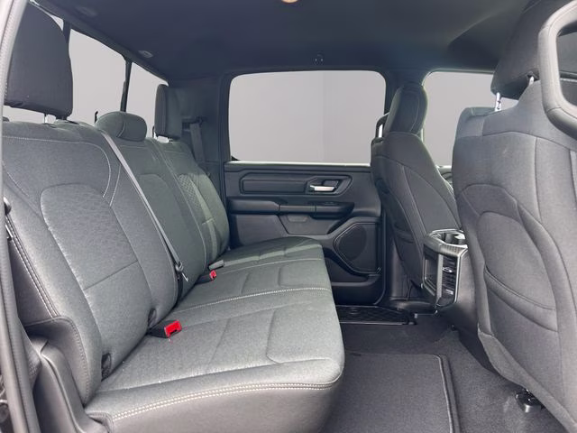 2026 Diamond Black Crystal Pearlcoat Ram 1500 Express 4X4 Truck