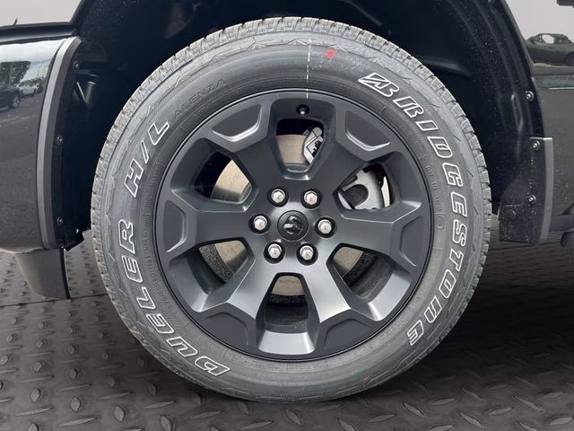 2026 Diamond Black Crystal Pearlcoat Ram 1500 Express 4X4 Truck