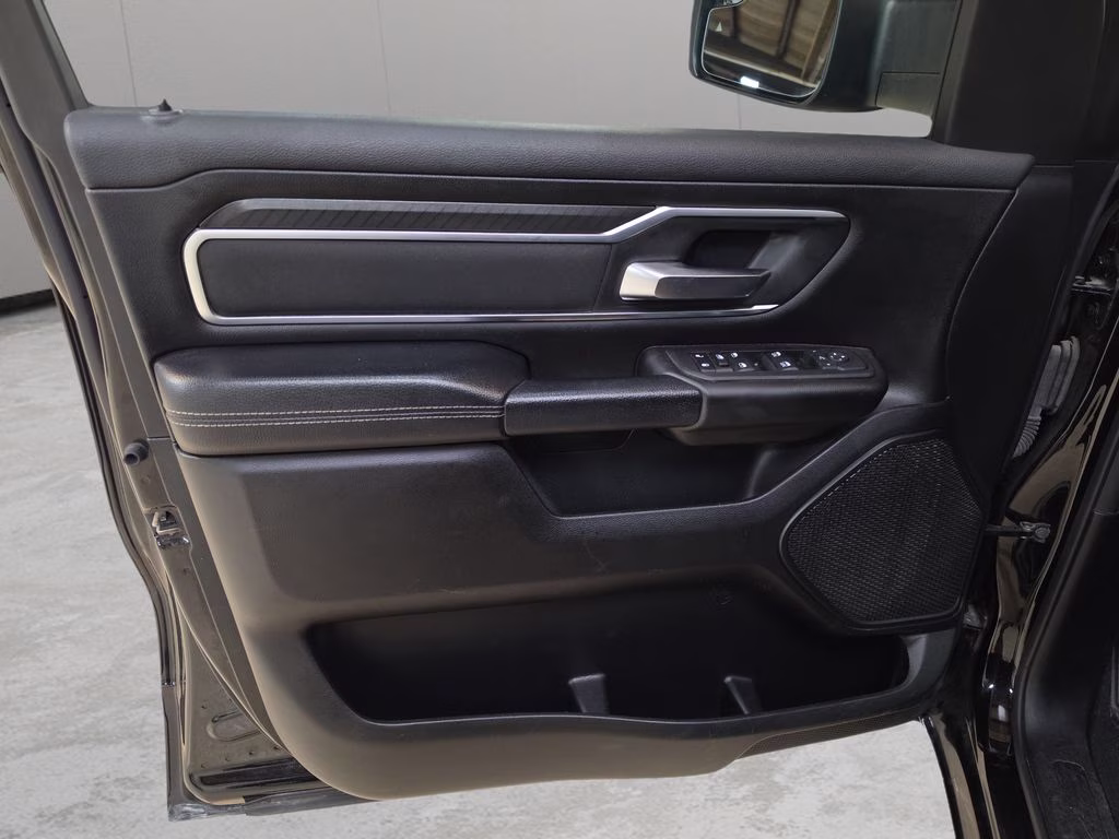 2025 Diamond Black Crystal Pearlcoat Ram 1500 Big Horn/Lone Star 4X4 Truck