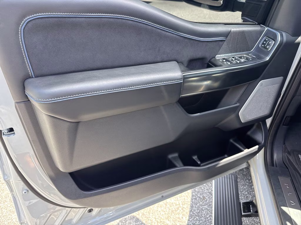 2025 Avalanche Ford Super Duty F-250 SRW Platinum 4X4 Truck