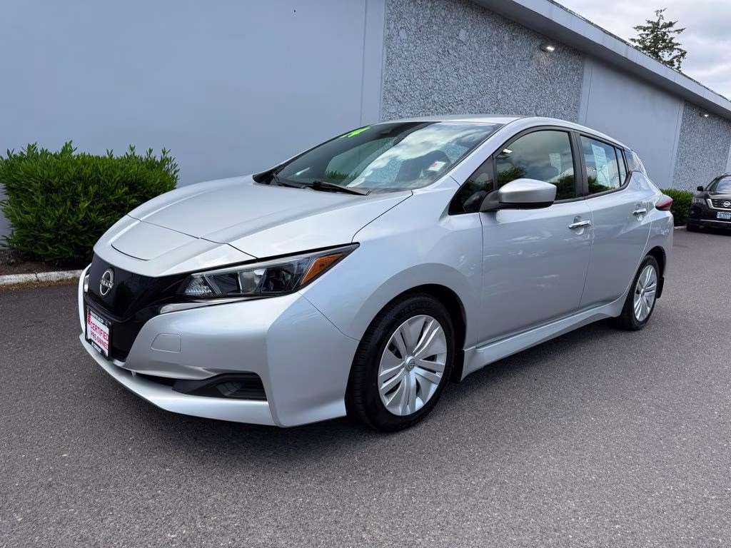 2024 Nissan Leaf S's photo