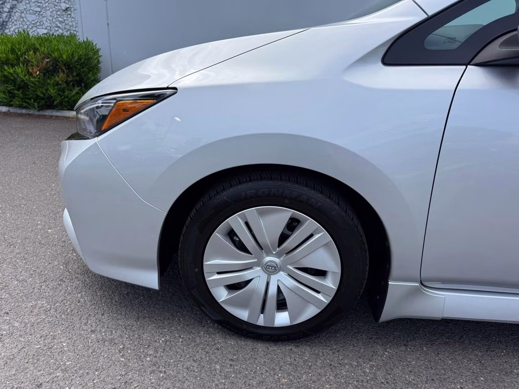 2024 Brilliant Silver Metallic Nissan LEAF S FWD Hatchback