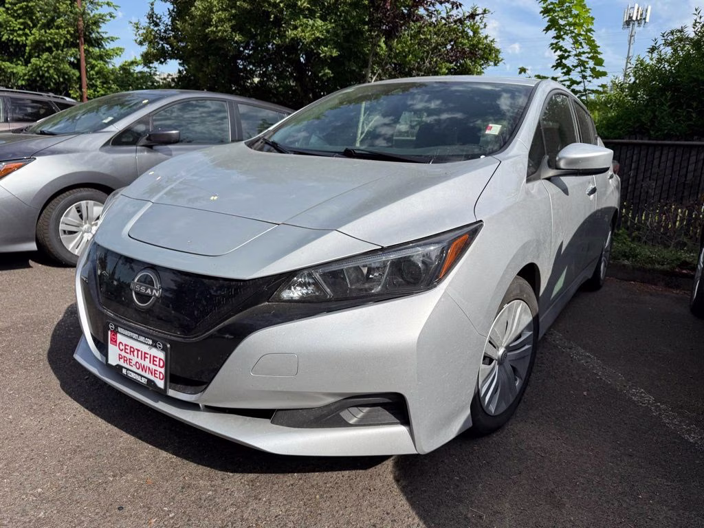 2024 Brilliant Silver Metallic Nissan LEAF S FWD Hatchback