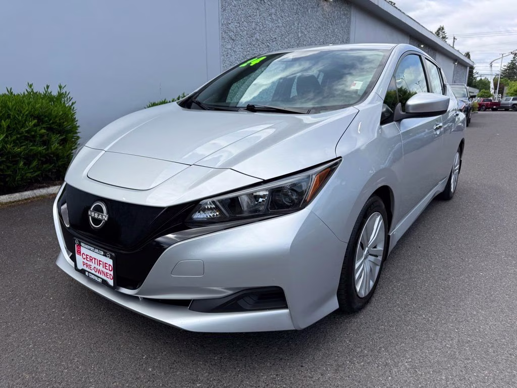 2024 Brilliant Silver Metallic Nissan LEAF S FWD Hatchback