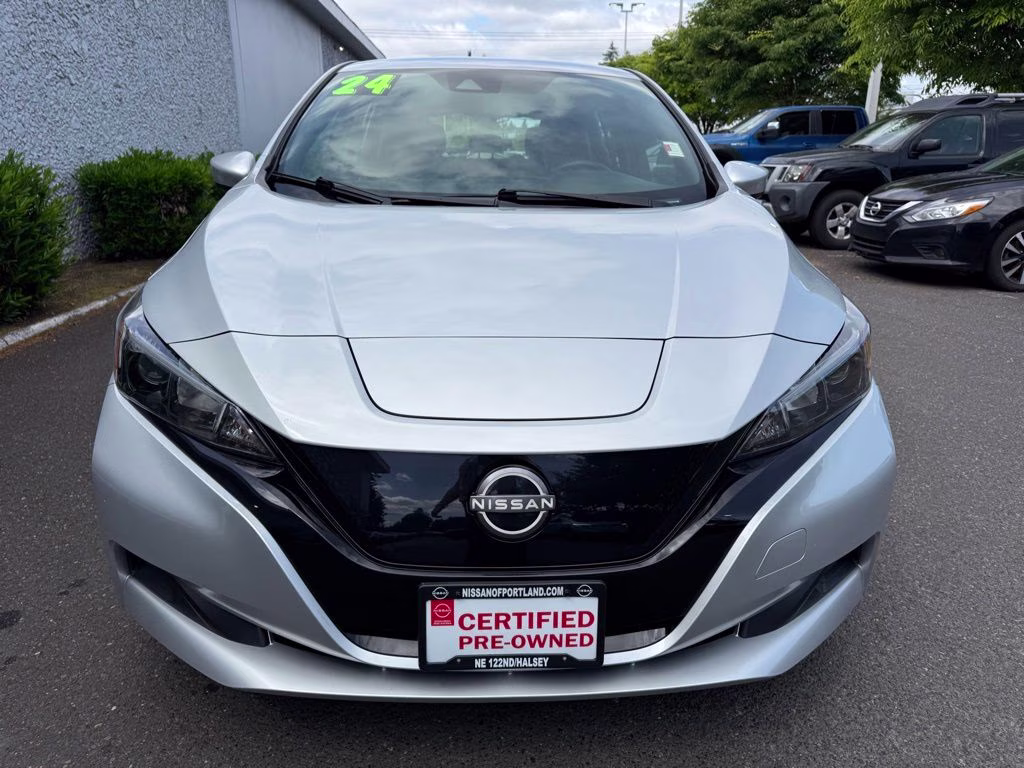 2024 Brilliant Silver Metallic Nissan LEAF S FWD Hatchback
