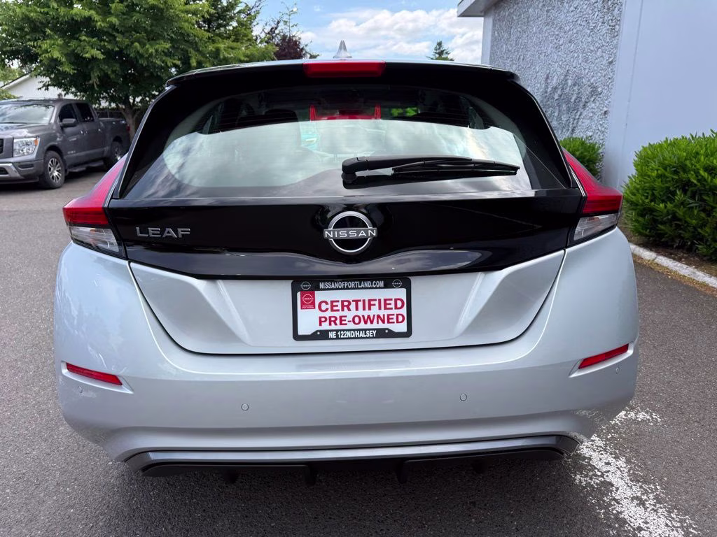 2024 Brilliant Silver Metallic Nissan LEAF S FWD Hatchback