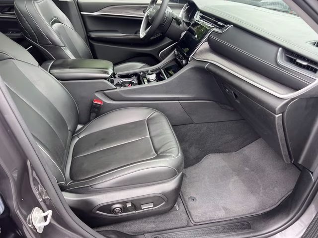 2023 Baltic Gray Metallic Clearcoat Jeep Grand Cherokee Limited 4X4 SUV