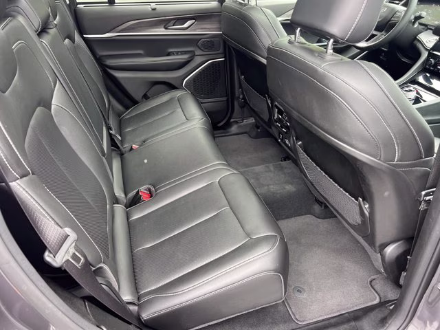 2023 Baltic Gray Metallic Clearcoat Jeep Grand Cherokee Limited 4X4 SUV