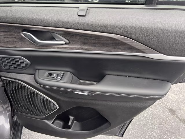 2023 Baltic Gray Metallic Clearcoat Jeep Grand Cherokee Limited 4X4 SUV