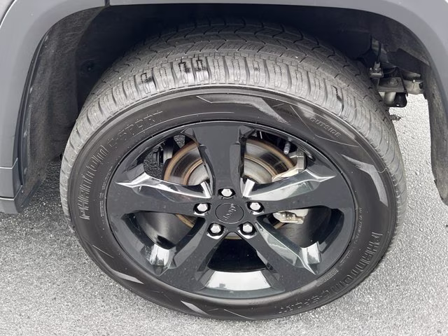 2023 Baltic Gray Metallic Clearcoat Jeep Grand Cherokee Limited 4X4 SUV
