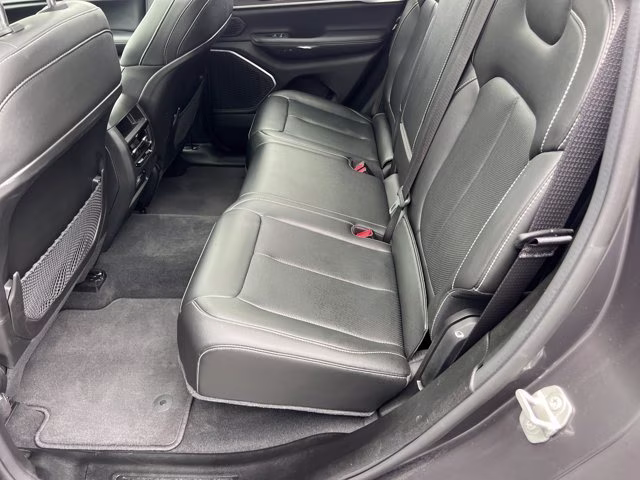 2023 Baltic Gray Metallic Clearcoat Jeep Grand Cherokee Limited 4X4 SUV