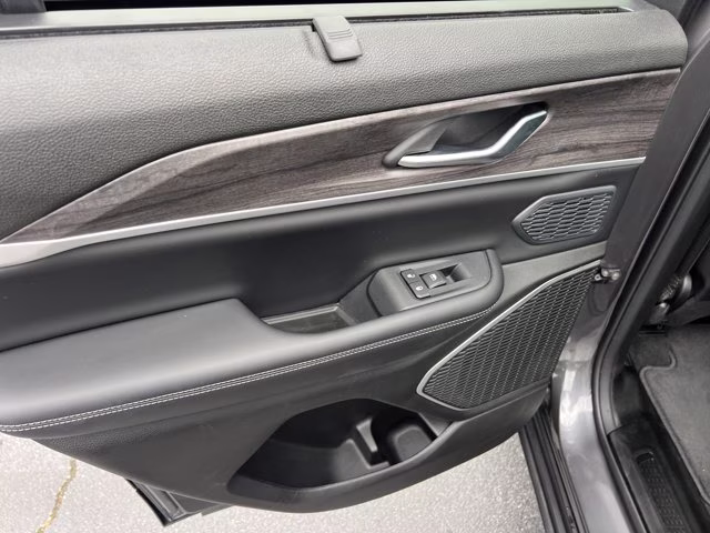 2023 Baltic Gray Metallic Clearcoat Jeep Grand Cherokee Limited 4X4 SUV