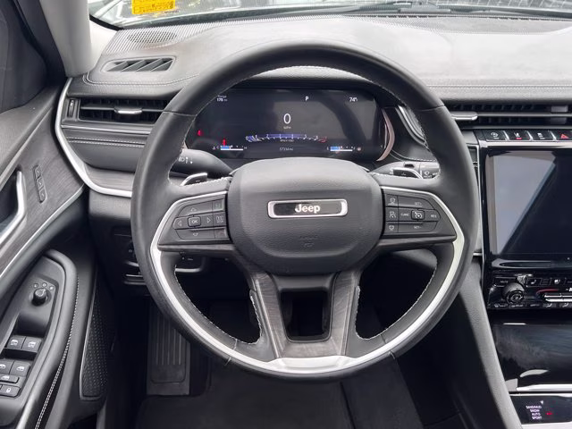 2023 Baltic Gray Metallic Clearcoat Jeep Grand Cherokee Limited 4X4 SUV