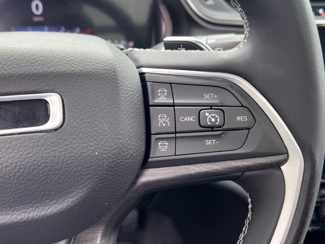 2023 Baltic Gray Metallic Clearcoat Jeep Grand Cherokee Limited 4X4 SUV
