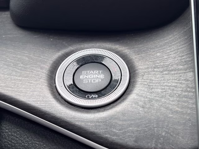 2023 Baltic Gray Metallic Clearcoat Jeep Grand Cherokee Limited 4X4 SUV