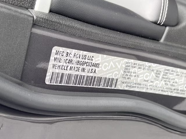 2023 Baltic Gray Metallic Clearcoat Jeep Grand Cherokee Limited 4X4 SUV