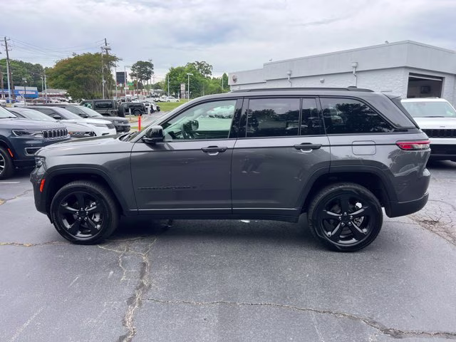 2023 Baltic Gray Metallic Clearcoat Jeep Grand Cherokee Limited 4X4 SUV