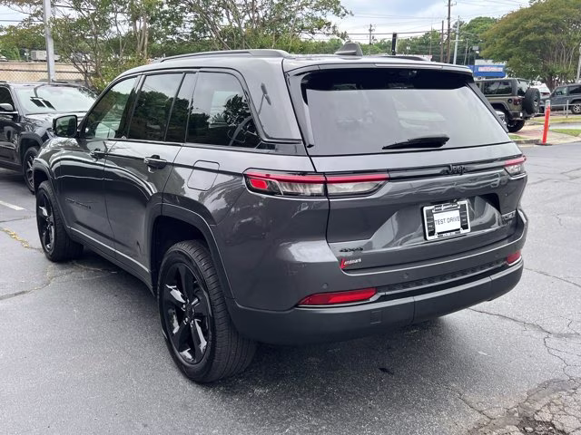 2023 Baltic Gray Metallic Clearcoat Jeep Grand Cherokee Limited 4X4 SUV