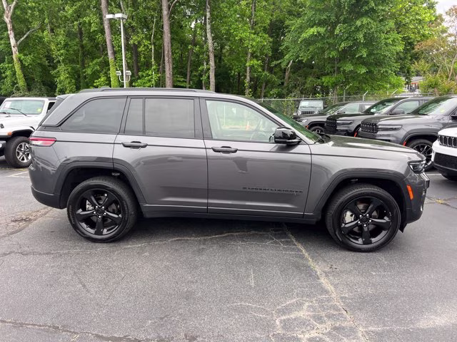 2023 Baltic Gray Metallic Clearcoat Jeep Grand Cherokee Limited 4X4 SUV