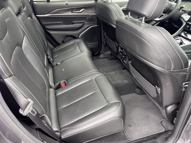 2023 Baltic Gray Metallic Clearcoat Jeep Grand Cherokee Limited 4X4 SUV
