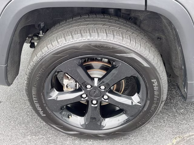2023 Baltic Gray Metallic Clearcoat Jeep Grand Cherokee Limited 4X4 SUV