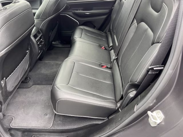 2023 Baltic Gray Metallic Clearcoat Jeep Grand Cherokee Limited 4X4 SUV