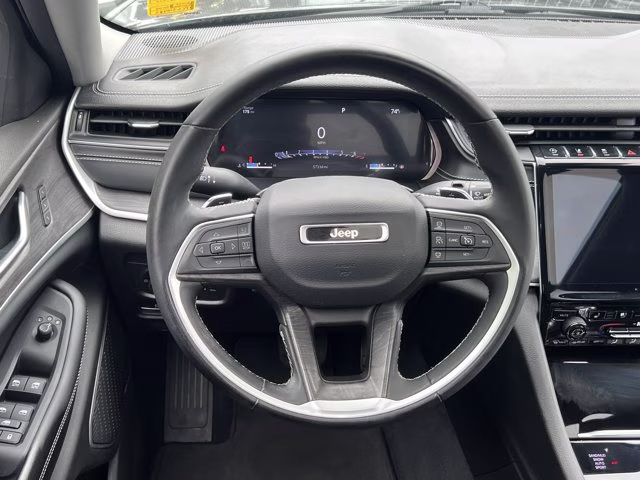 2023 Baltic Gray Metallic Clearcoat Jeep Grand Cherokee Limited 4X4 SUV