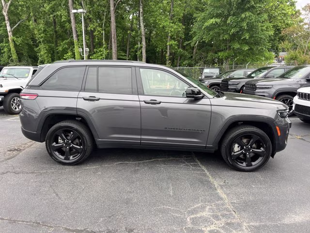 2023 Baltic Gray Metallic Clearcoat Jeep Grand Cherokee Limited 4X4 SUV