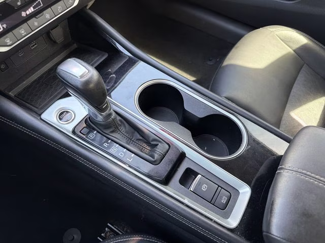 2023 Gun Metallic Nissan Altima 2.5 SL FWD Sedan