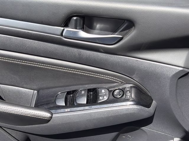 2023 Gun Metallic Nissan Altima 2.5 SL FWD Sedan