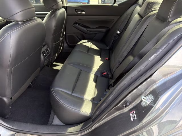 2023 Gun Metallic Nissan Altima 2.5 SL FWD Sedan