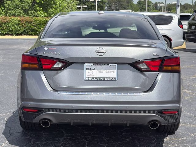 2023 Gun Metallic Nissan Altima 2.5 SL FWD Sedan