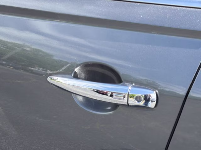 2023 Gun Metallic Nissan Altima 2.5 SL FWD Sedan