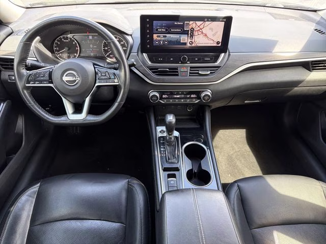 2023 Gun Metallic Nissan Altima 2.5 SL FWD Sedan