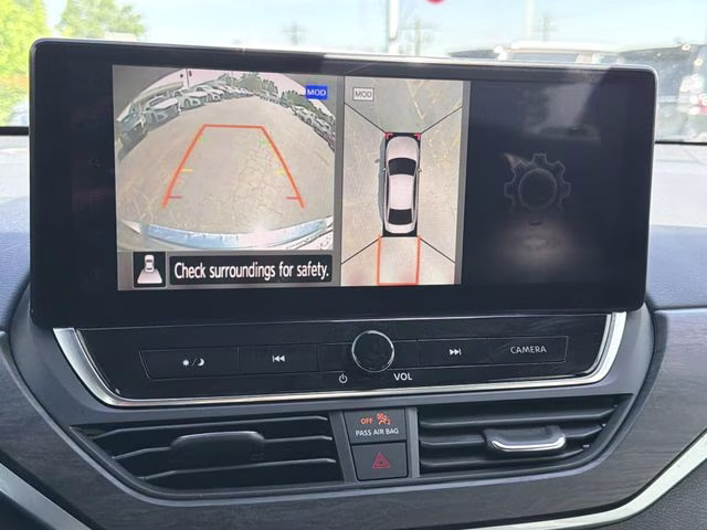 2023 Gun Metallic Nissan Altima 2.5 SL FWD Sedan