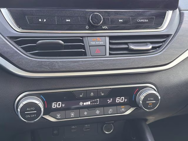 2023 Gun Metallic Nissan Altima 2.5 SL FWD Sedan