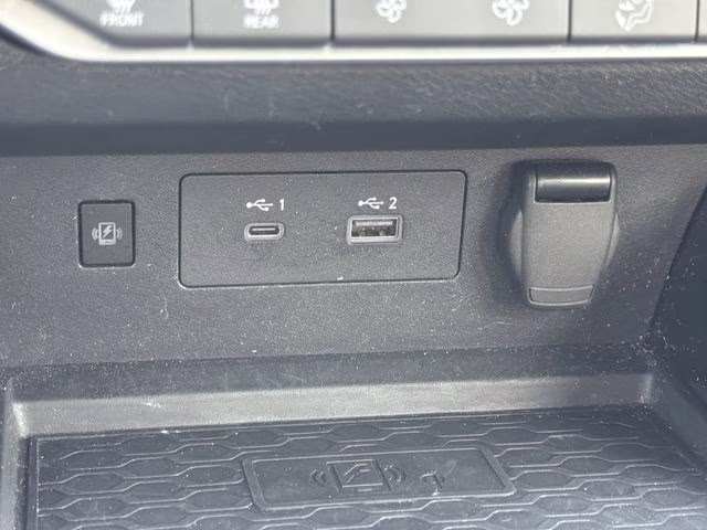 2023 Gun Metallic Nissan Altima 2.5 SL FWD Sedan