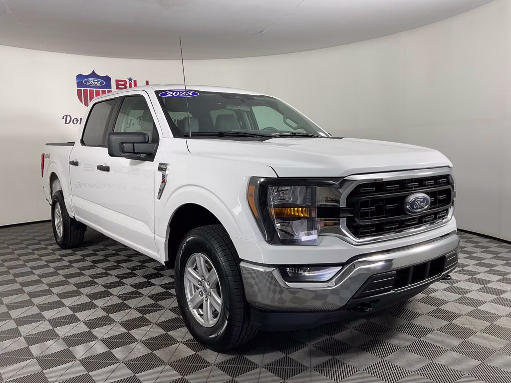2023 Oxford White Ford F-150 XL 4X4 Truck