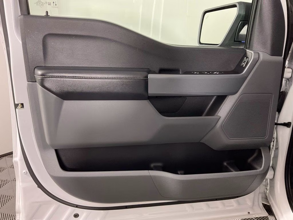 2023 Oxford White Ford F-150 XL 4X4 Truck