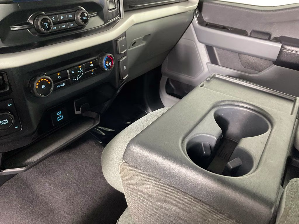 2023 Oxford White Ford F-150 XL 4X4 Truck