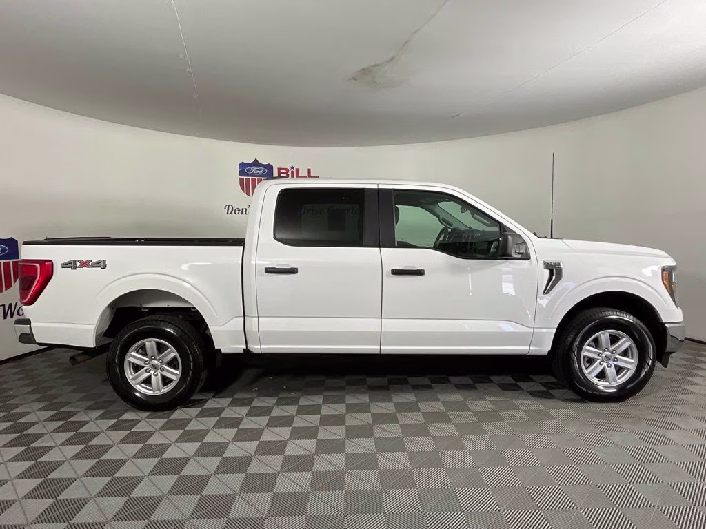 2023 Oxford White Ford F-150 XL 4X4 Truck