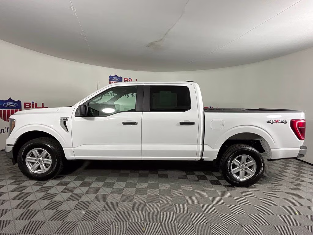 2023 Oxford White Ford F-150 XL 4X4 Truck