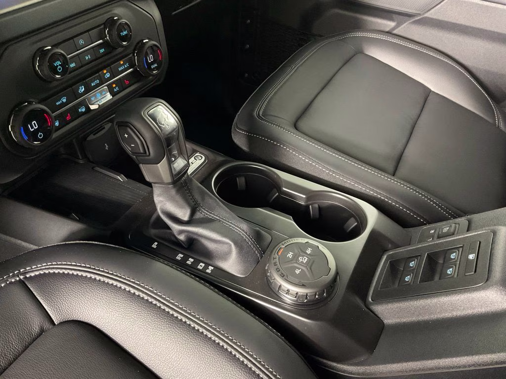 2026 Avalanche Ford Bronco Outer Banks 4X4 SUV