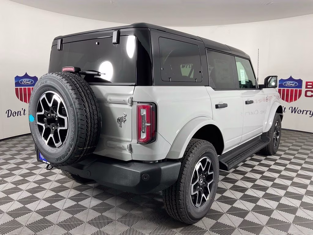 2026 Avalanche Ford Bronco Outer Banks 4X4 SUV